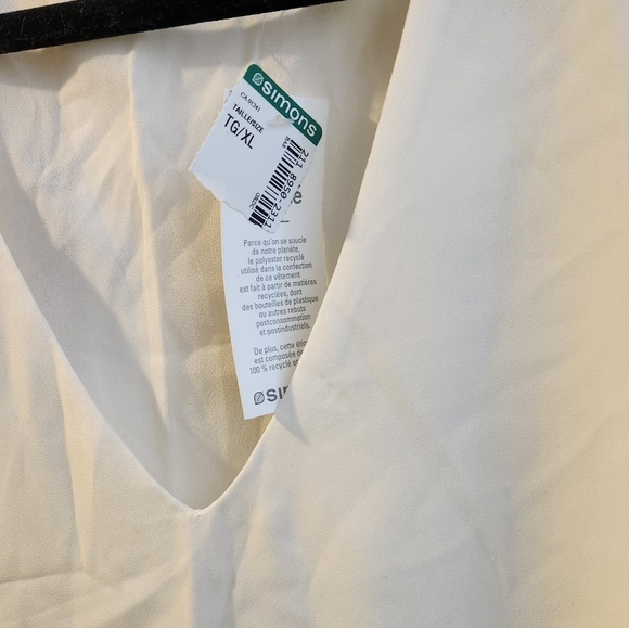 NWT- Simons Contemporaine V Neck Silky Cami - Picture 4 of 6